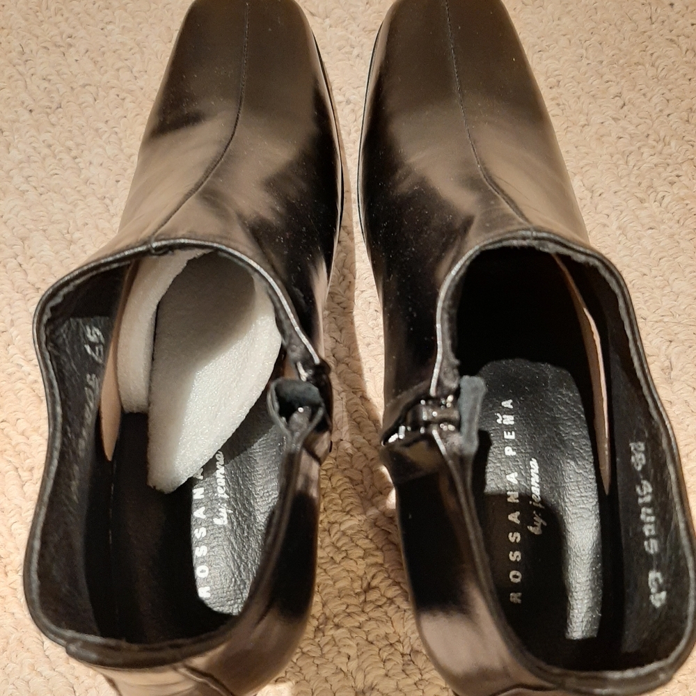 Classy Boots - Picture 2 of 4